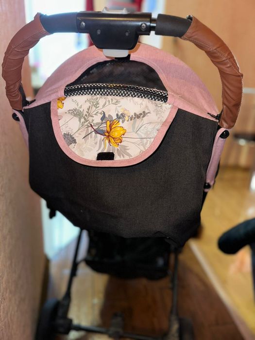 Коляска для дівчинки