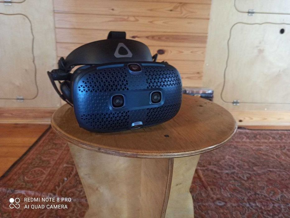 HTC  Vive Cosmos