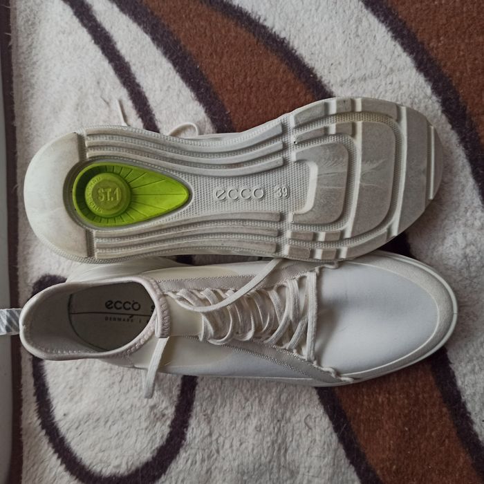 Buty Ecco r. 39 białe