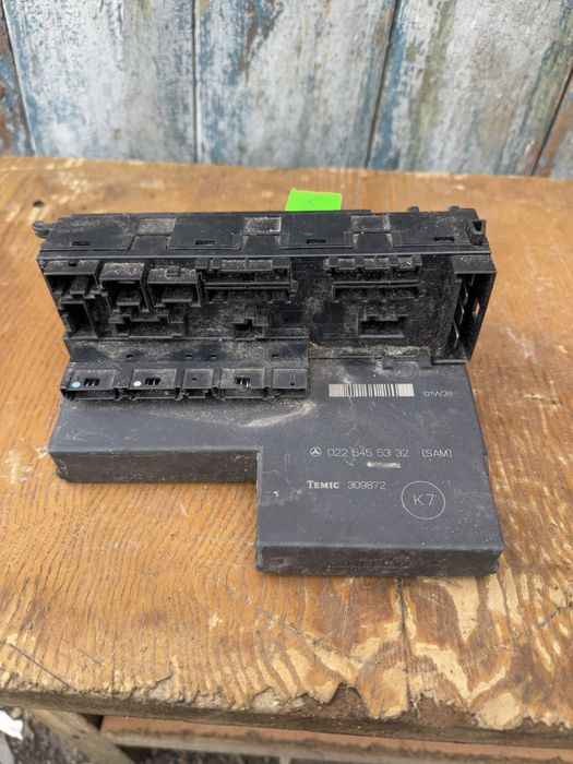 Блок предохранителей управления сигналами Mercedes w210