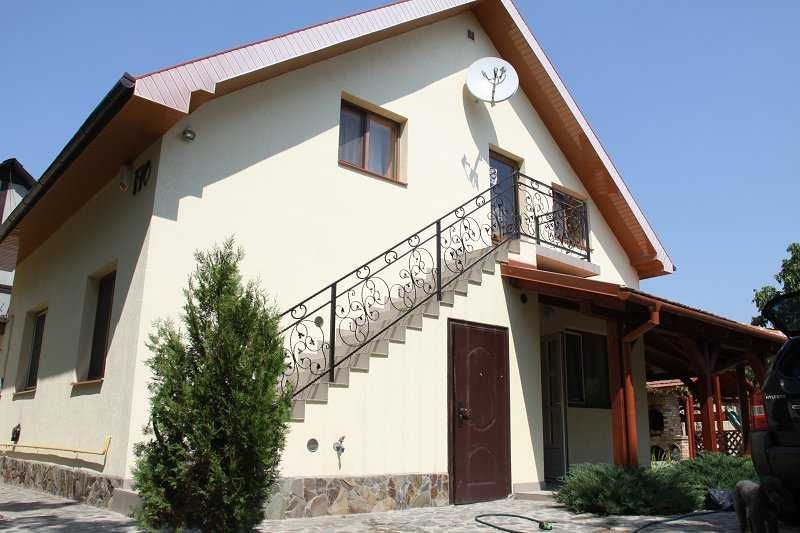 Поверх будинку, окремий вхід, ел\ен без відключень, закрите подвір"я