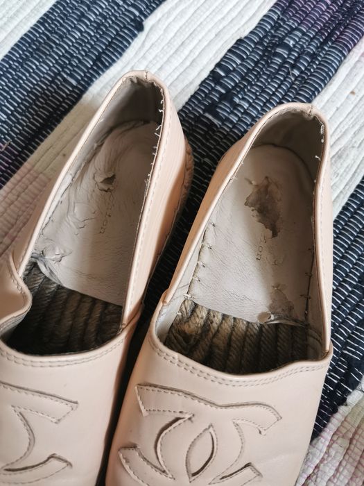CHANEL kultowe espadryle skórzane
