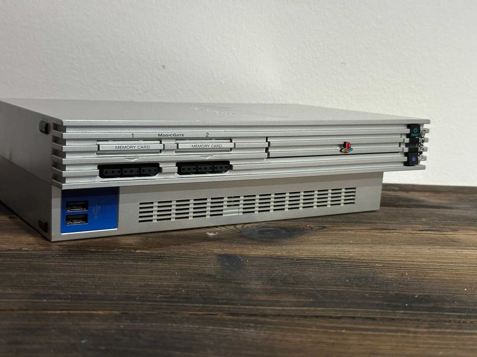 Kolekcja PS2 Silver + joystick + karta pamięci + okablowanie. - po serwisie