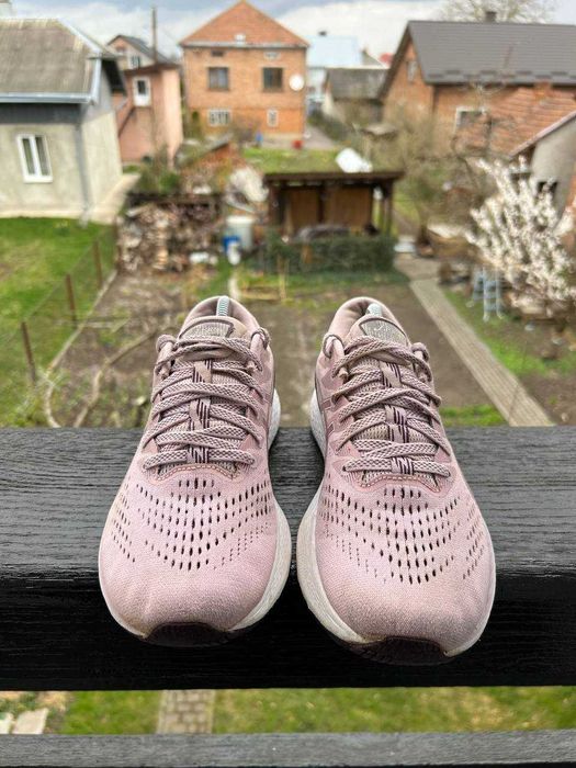 Кросівки ASICS Gel-Kayano 28