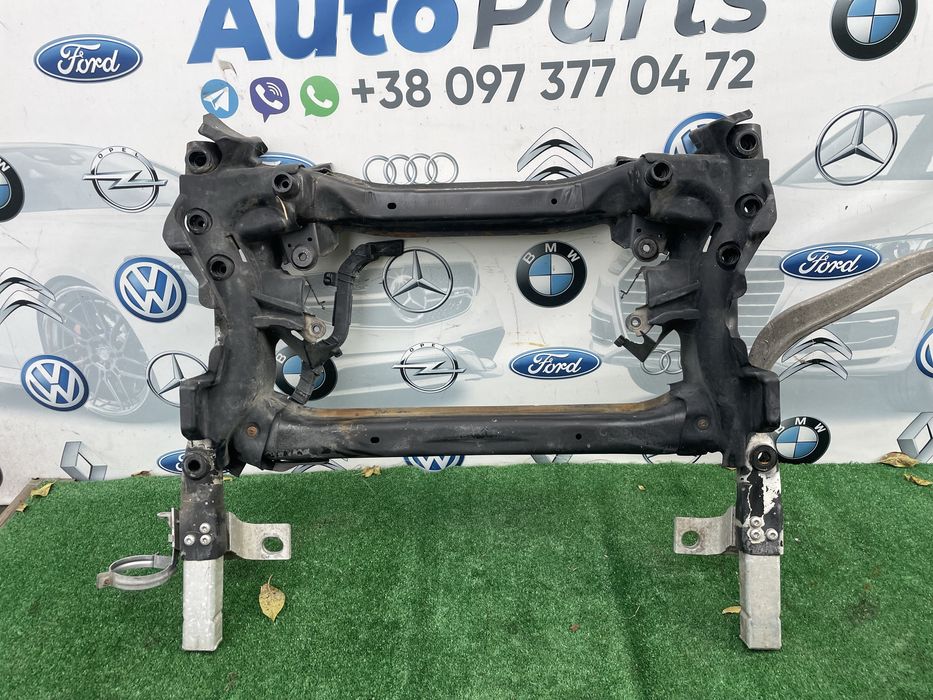 Передний подрамник Mercedes W205 Передня балка W205