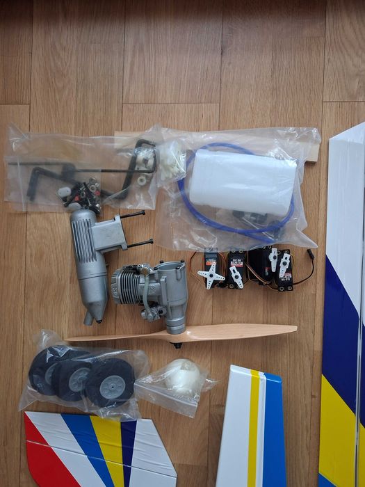 Model samolotu RC spalinowy rozpiętość 180cm dolnopłat