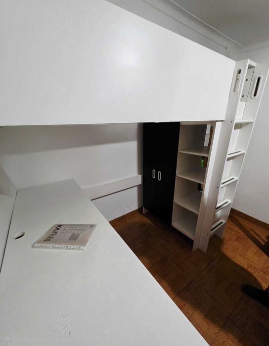 Cama alta branca com secretária e roupeiro – 350€ (negociáveis)
