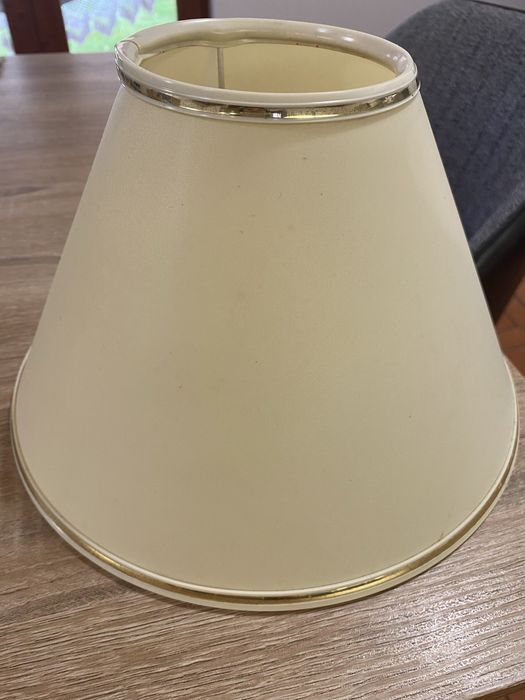 Abajour bege e dourado