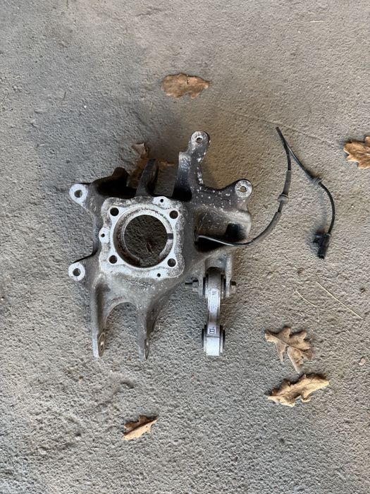 ЦАПФА ЗАДНЯЯ ПРАВАЯ 1042507-00-A Tesla model S 2016-2021