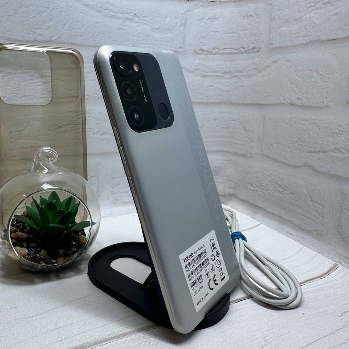 Продам телефон Tecno Spark 8C  4+1/64Gb NFC в гарному стані