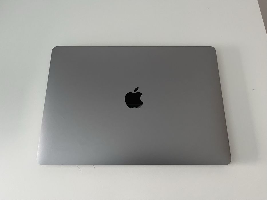 Apple MacBook Pro 2018, 13” Touchbar, Intel Quad-Core I7 2.7GHz, 16GB RAM, 512GB SSD