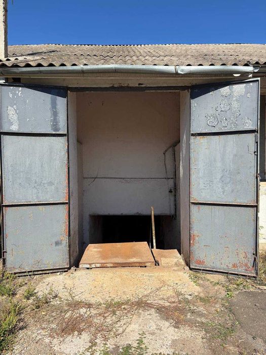 Продам овощебазу склады 1400м2 земля 1 га собственность, возле трассы