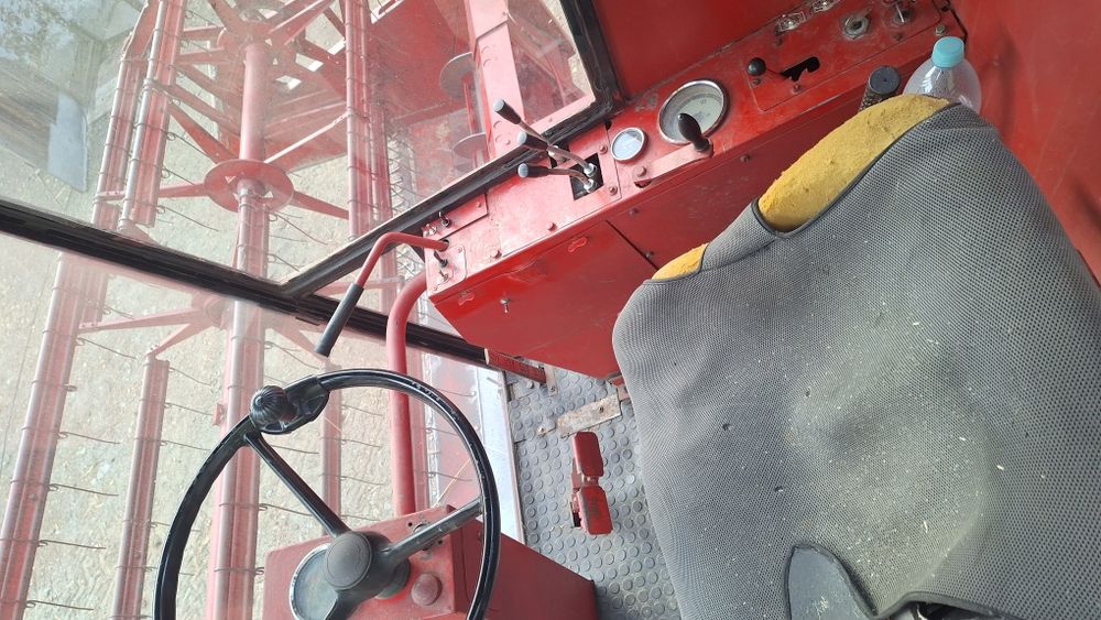 Kombajn Massey Ferguson 487