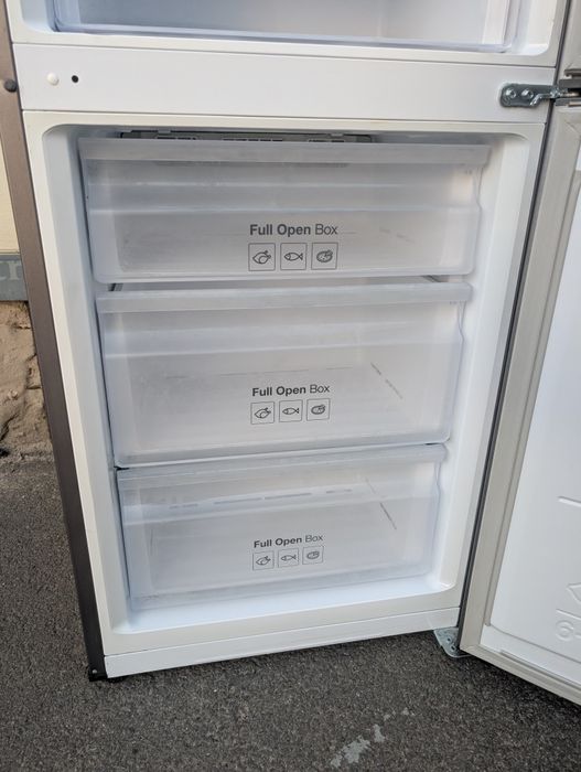 Холодильник Samsung NoFrost 60/60/200