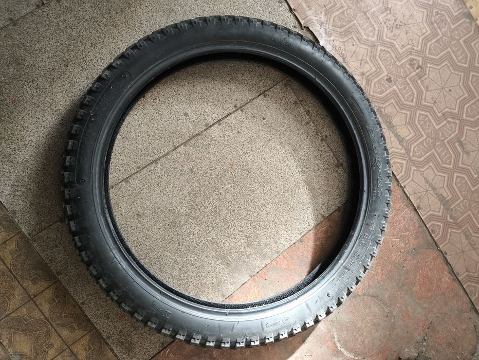 Резина 2.50-17 в гарному стані