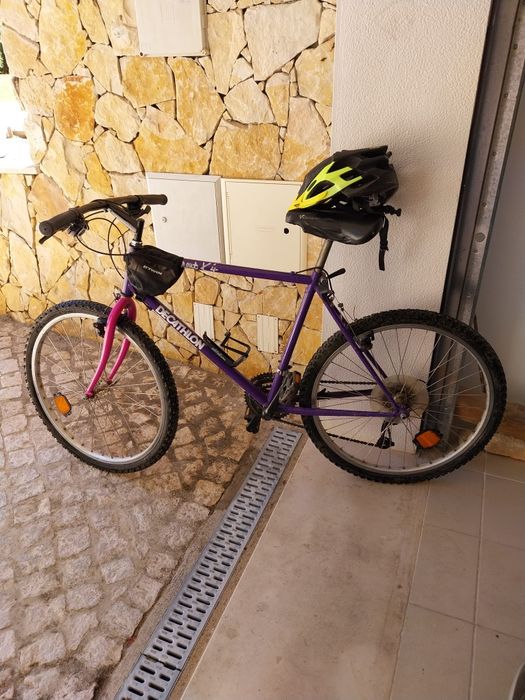 Bicicleta e capacete