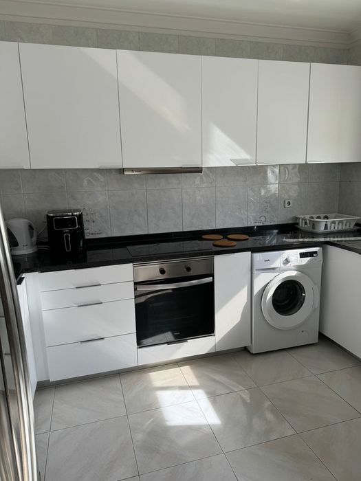 Quarto compartilhado prox Aeroporto frente ao Metro.