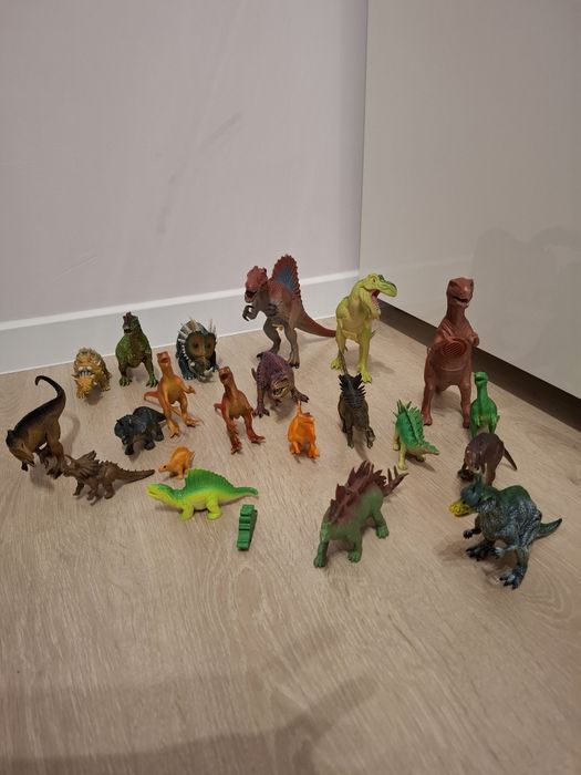 Dinosaury  duży zestaw 21 sztuk duże, średnie i małe