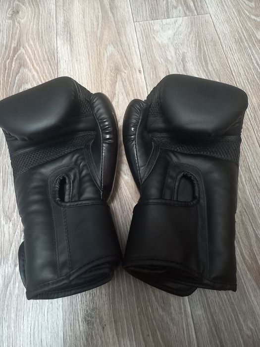 Перчатки для бокса,