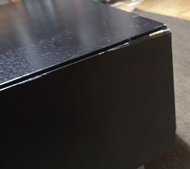 Mesa de centro castanha e cinza