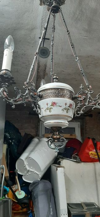 Stary żyrandol trzy punkty