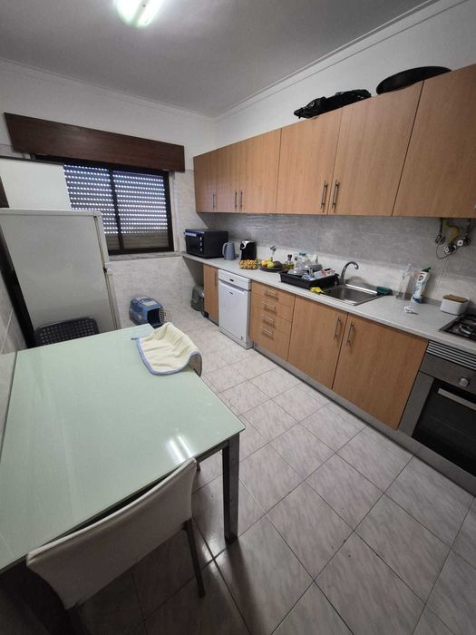 Quarto para arrendamento com WC