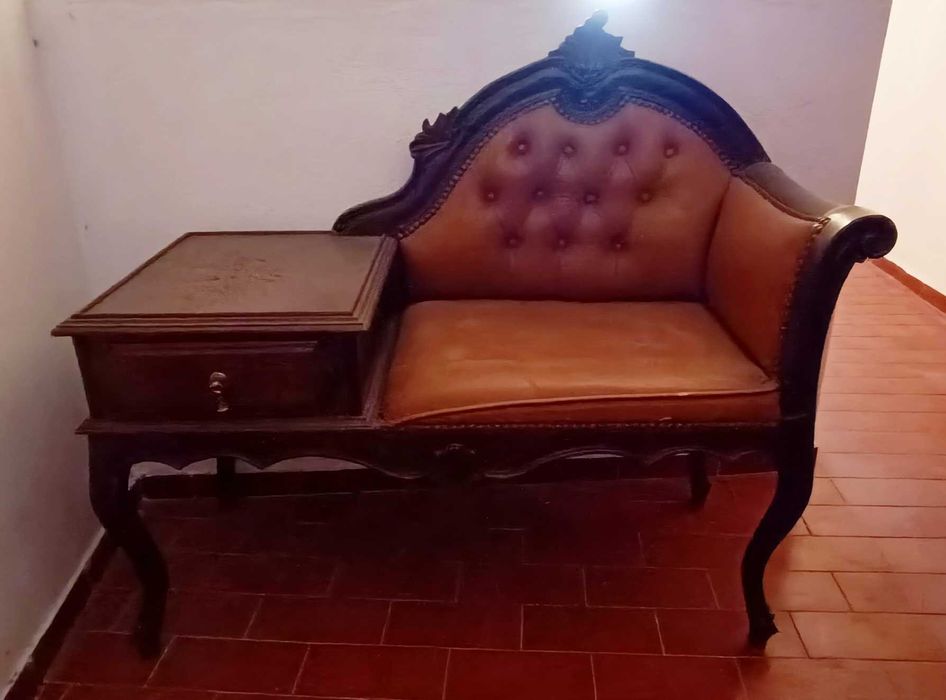 Cadeira com armário vintage