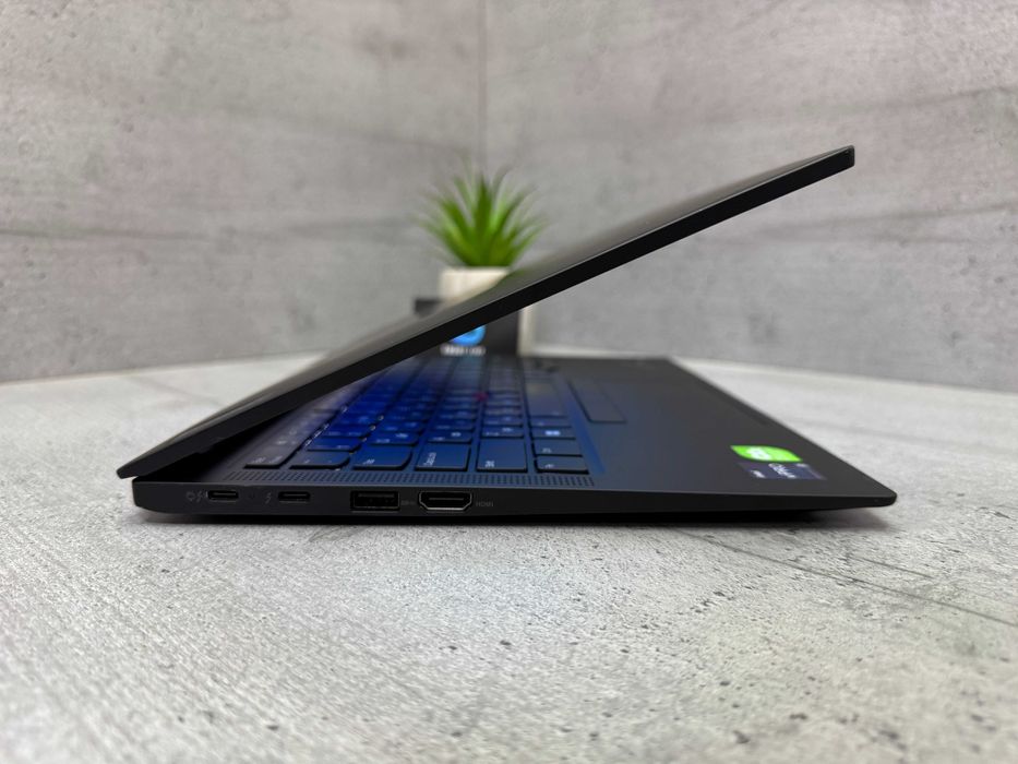 Сенсорний ноутбук Lenovo X1 Carbon Gen 10/i7-1265u/14"/512 ssd/16 ddr5