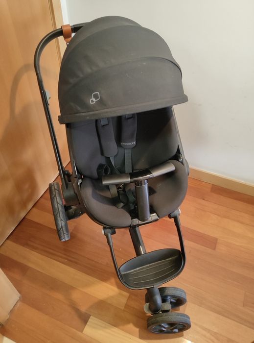 Carrinho de bebé Quinny Moodd – Preto/Cinza
