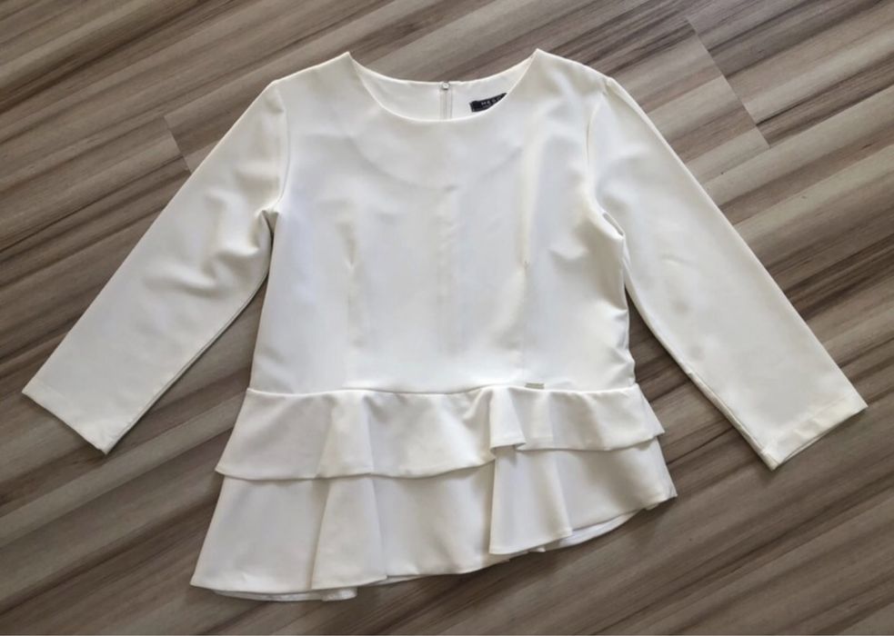 Bluzka koszula biała damska z baskinką falbanki