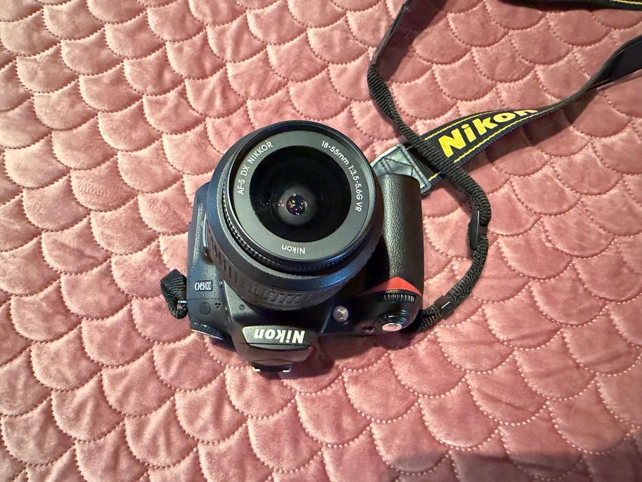 Nikon D90 + Lente