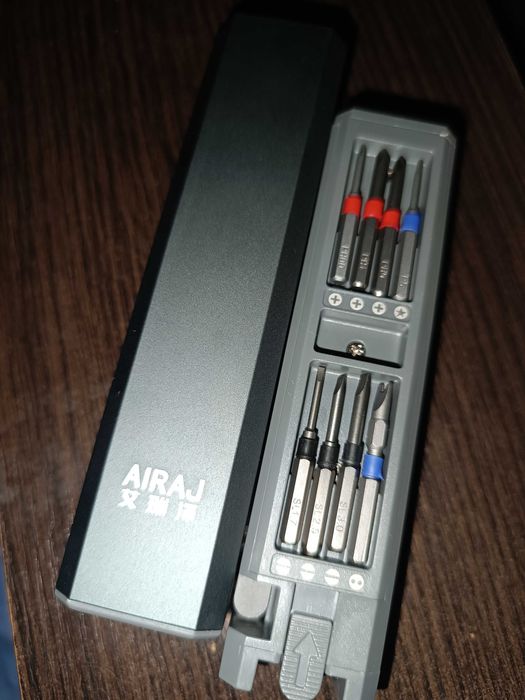 Отвёртки 30в1 с насадками битами в кайсе AIRAJ