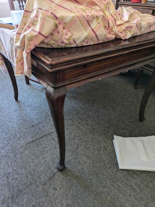 Mobília antiga para restauração em bom estado