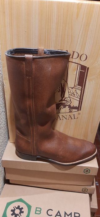 Botins com salto tipo ribatejanos tamanho 38 e 39