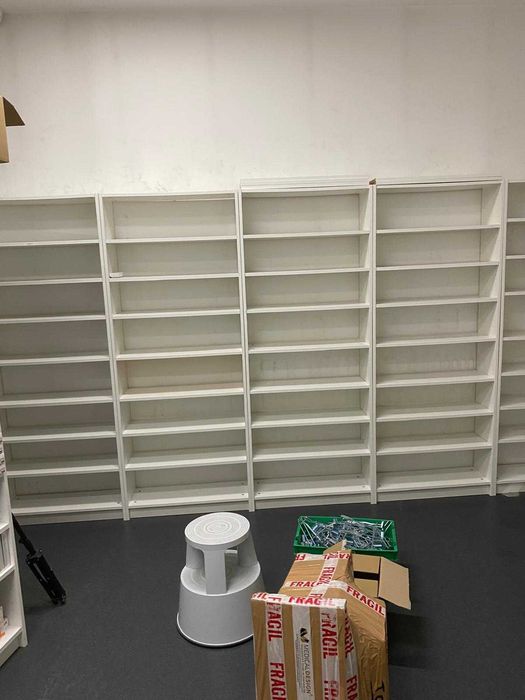 Estantes em melamina branca