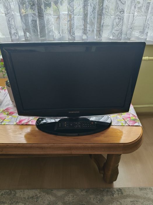Telewizor LCD SAMSUNG 23 cale płaski