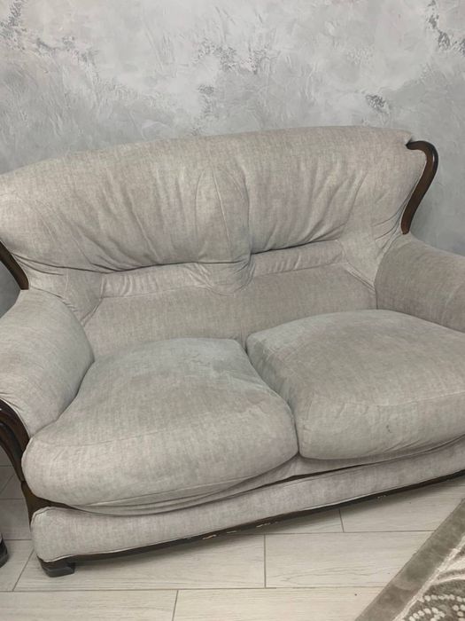 Продам комплект диванів