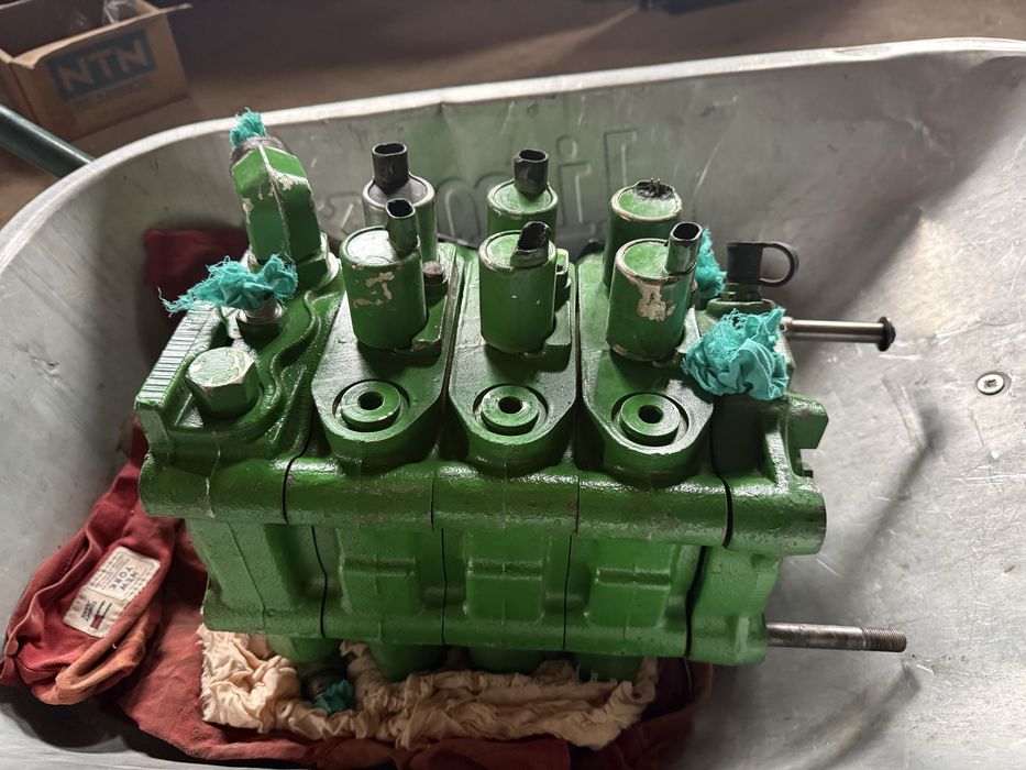 John Deere розпридільник