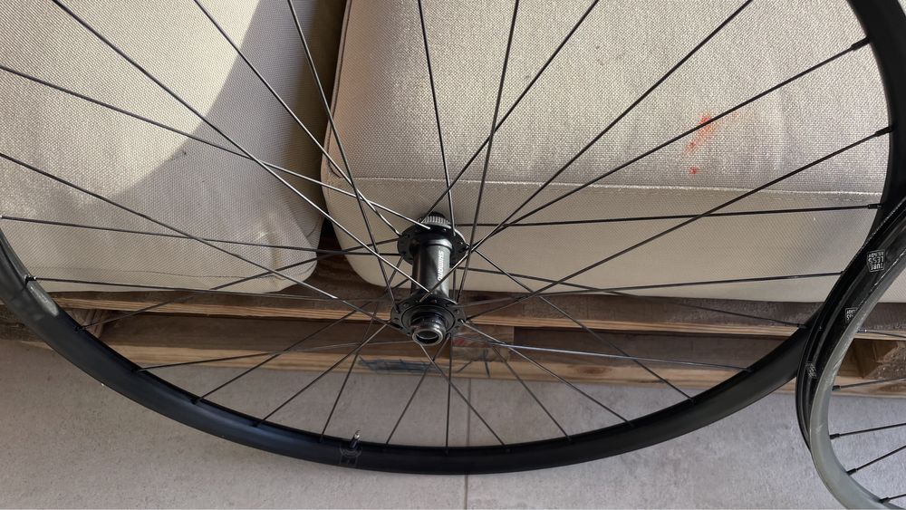 Rodas BTT 29” disco tubeless Shimano Specialized