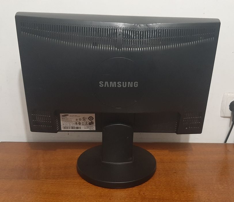 Монитор 20" Samsung SyncMaster 2043nw 20 дюймов
