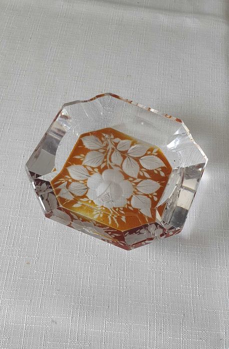 Kryształowa popielniczka z różą szkło kolorowe prl