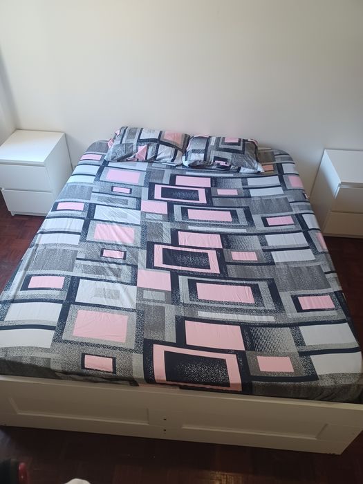 Quarto com cama de casal a 5 minutos da estação de comboios.