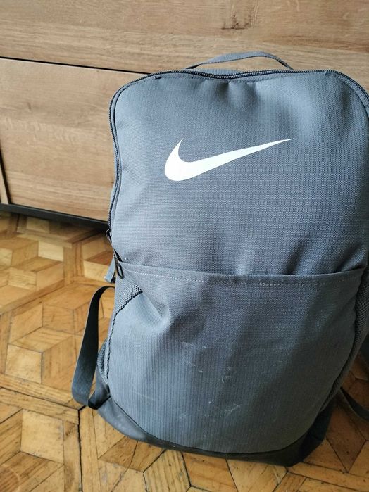 szaro-czarny plecak Nike Brasilia 9 dwukomorowy