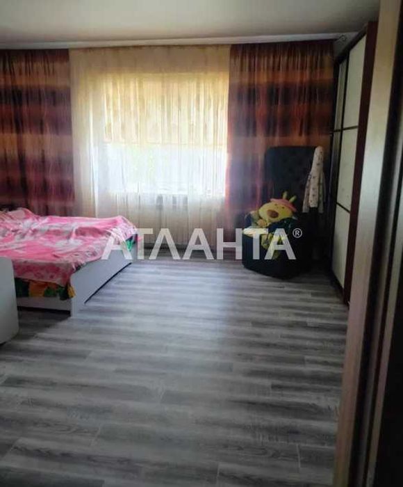 Продам дом новой постройки, большой площади.