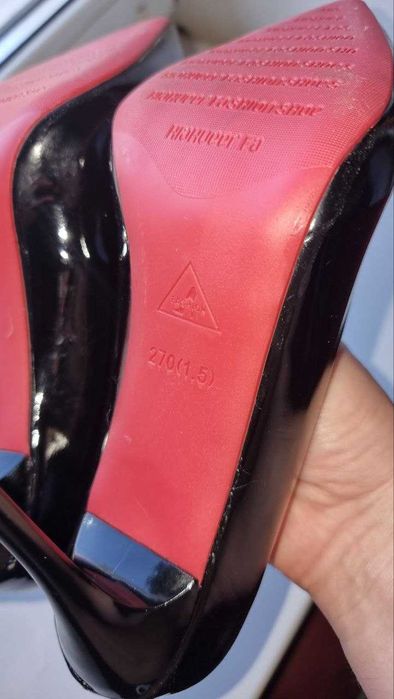 Шикарные Черные Туфли с красной подошвой 43, реально 27,5 см.