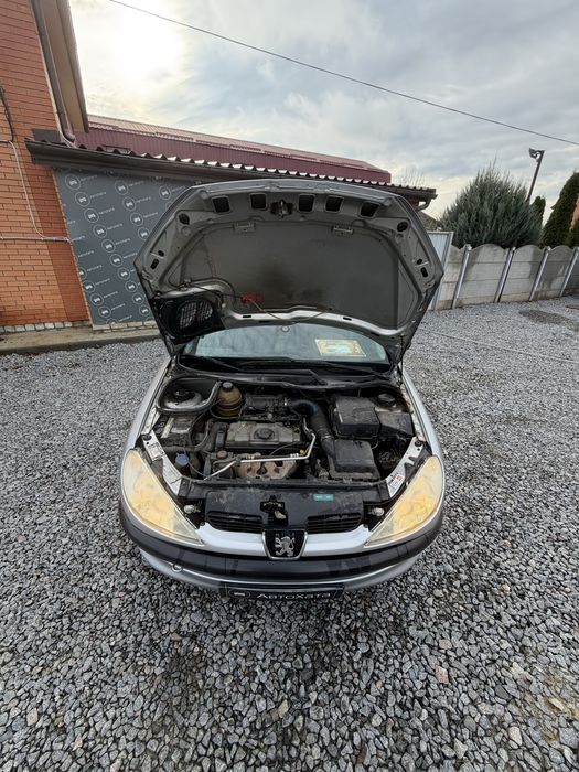 Peugeot 206 гарний стан