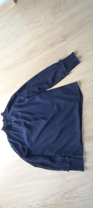 Piękna czarna bluzka