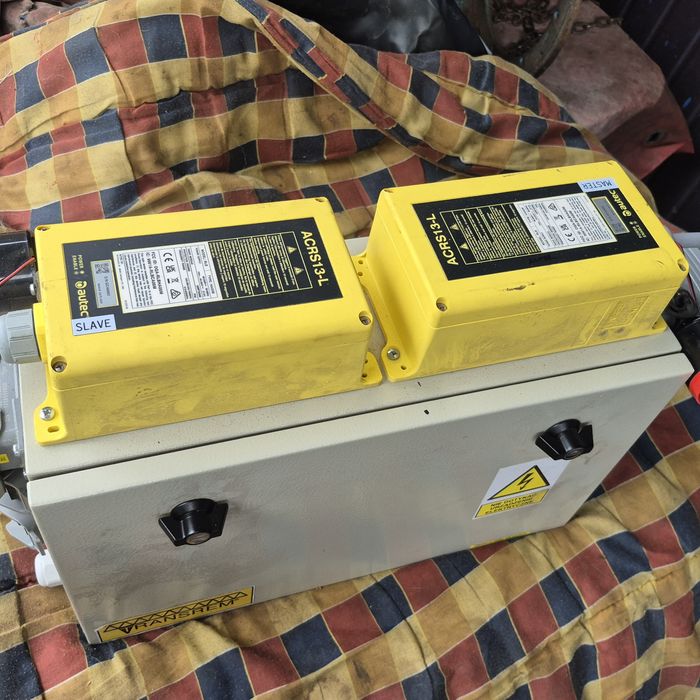 Wciągnik łańcuchowy , Podem 500kg. Z jazdą elektryczną.