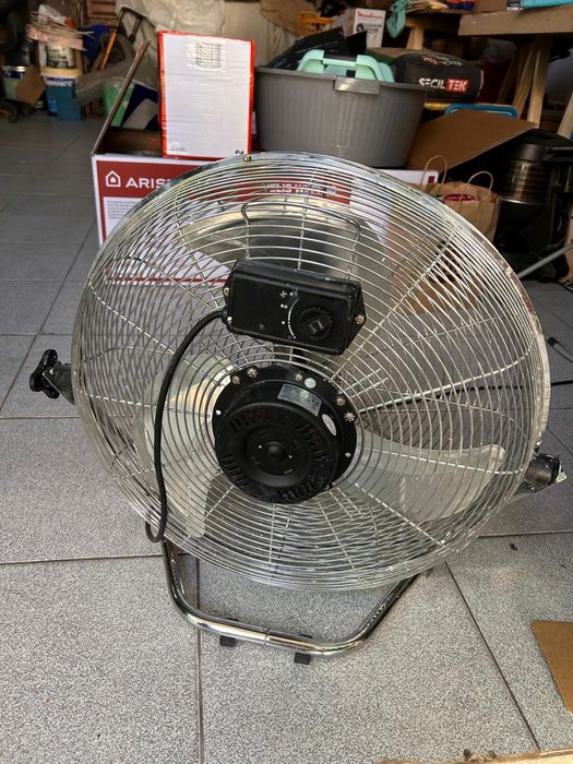 Ventoinha De Chão Qilive Q.6744 30cm 45w Inclinação Ajustável