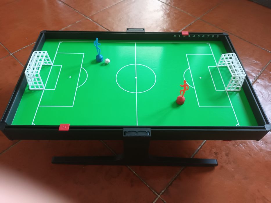 Jogo magnético de futebol e hóquei